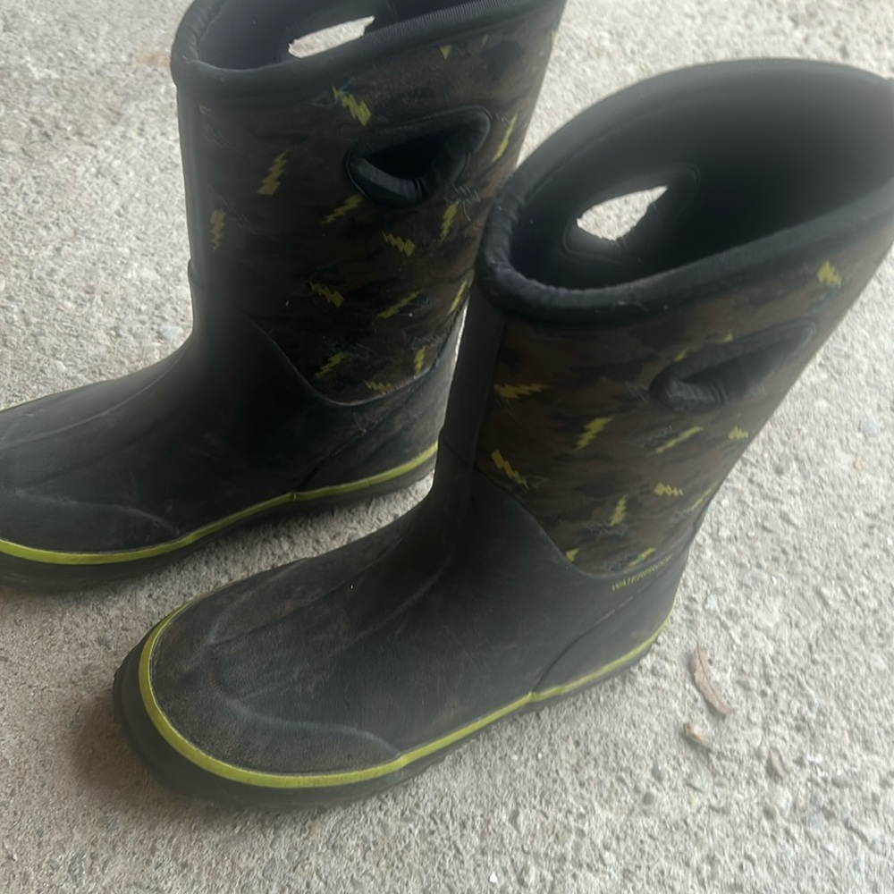 Boys rain boots